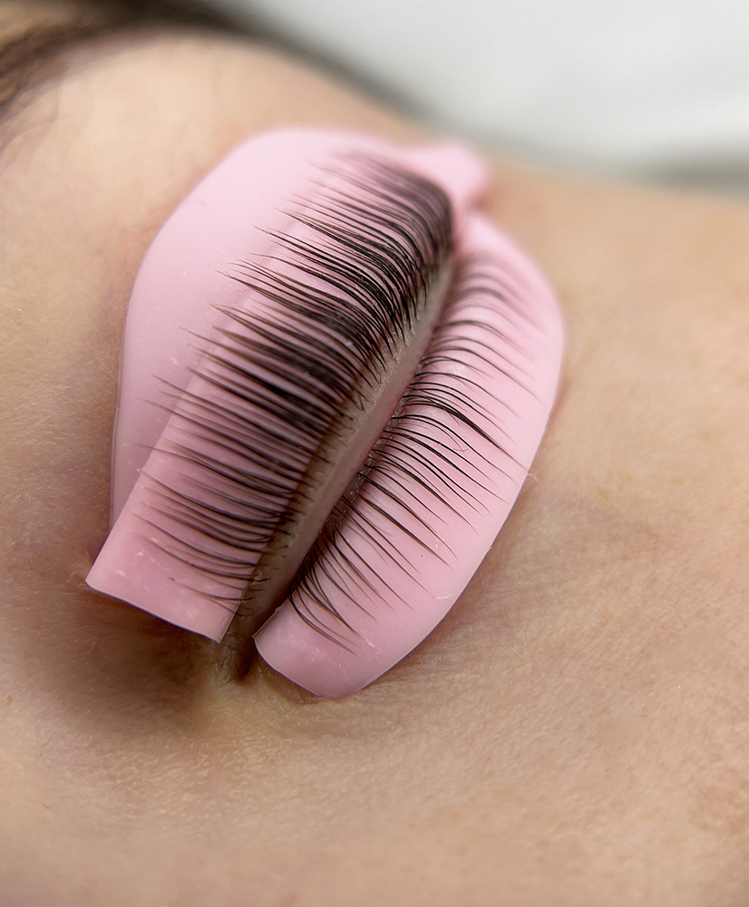 Améliorer la beauté naturellement : La magie du lifting des cils dévoilée
