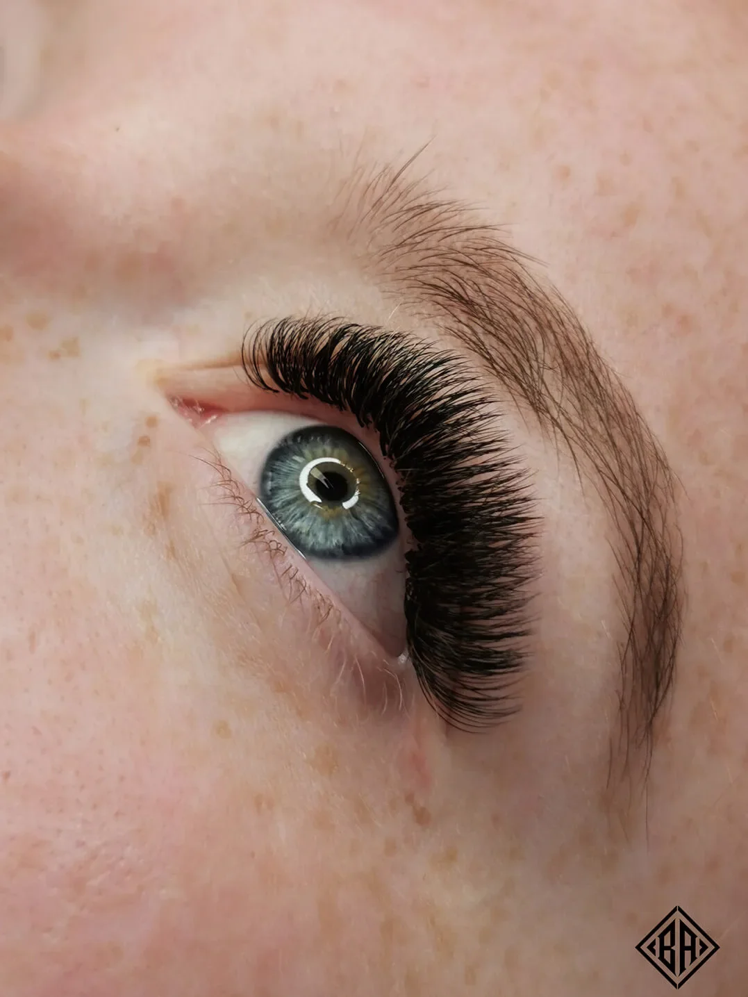 Russian Volume eyelash extensions in Geneva